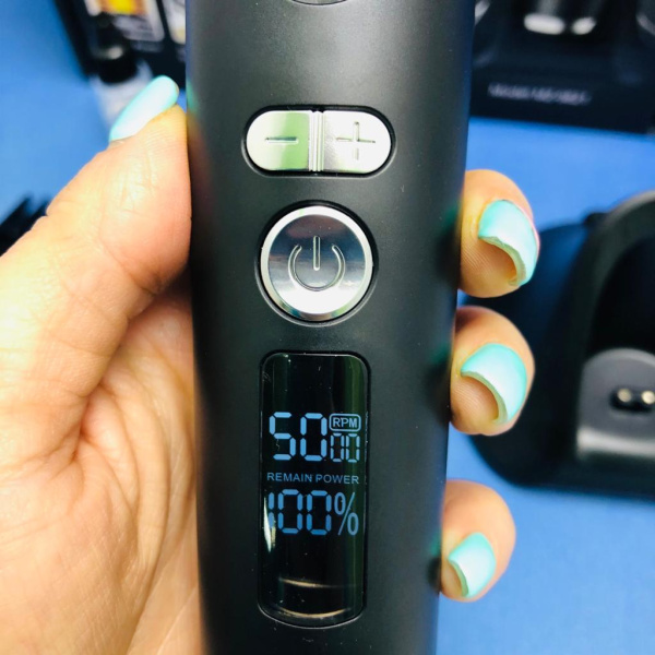 Профессиональная портативная машинка с LCD-дисплеем  для стрижки ProMozer MZ-9822 (4 сменные насадки)