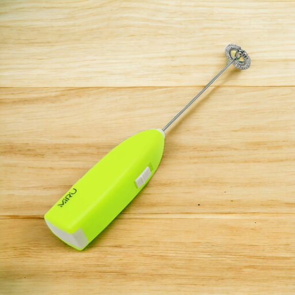 Беспроводной электрический капучинатор KA044 на батарейках, зеленый / Взбивание молочной пены для кофе, шоколада, капучино, макиато и других кофейных напитков