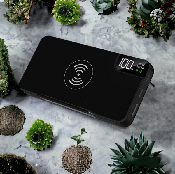 Внешний аккумулятор Power Bank gPro QI с беспроводной зарядкой 10000 mAh / Портативное зарядное устройство с цифровым дисплеем и подставкой
