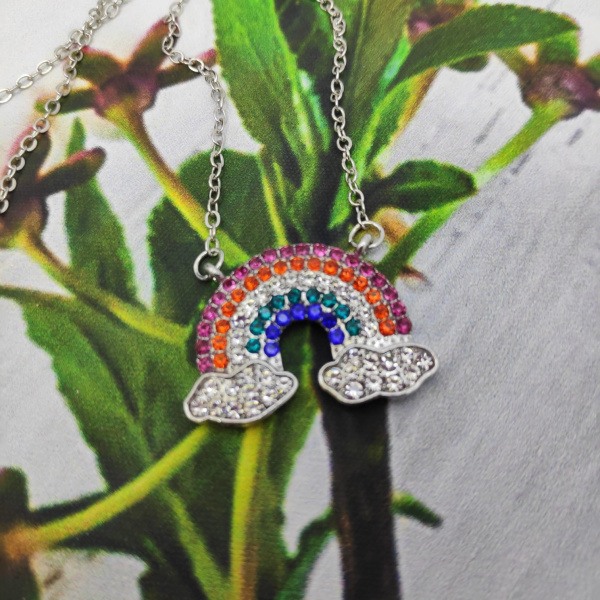 Нежная подвеска на цепочке "Радуга цветная в серебре"