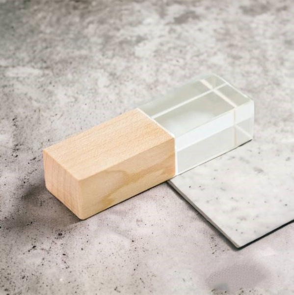 Флешка "Кристал Bamboo" объем памяти 16 Гб с белой подсветкой, корпус в светло-коричневом цвете