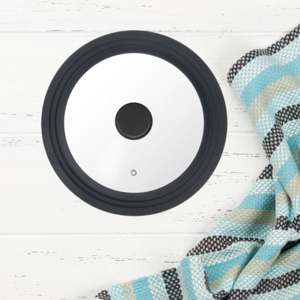 Крышка стеклянная универсальная с силиконовым ободом Home Queen Мульти, черная, D 24/26/28см