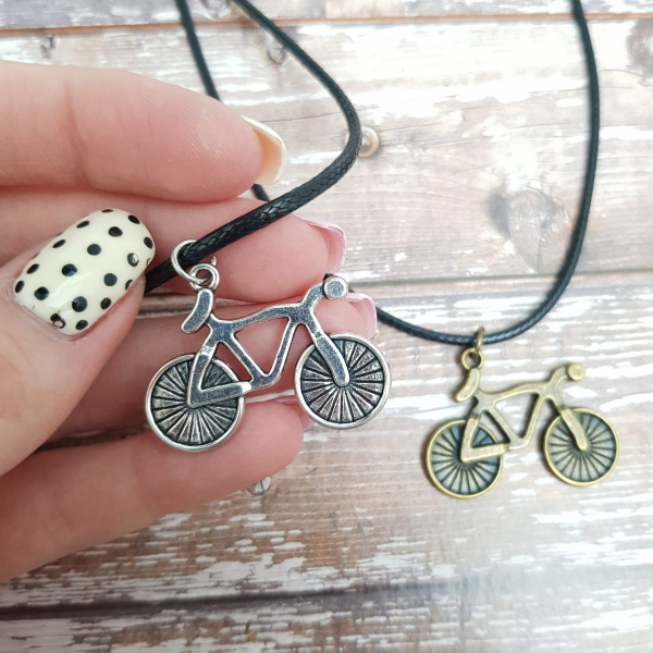 Подвеска - кулон на шнуровке Велосипед MonPin,  20 х 25 мм
