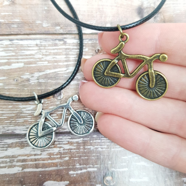 Подвеска - кулон на шнуровке Велосипед MonPin,  20 х 25 мм