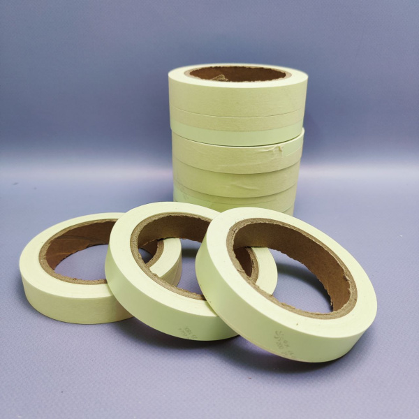 Фотолюминисцентная клейкая лента светящаяся в темноте 13,7 метров (+/-0,2 м)  х 2,5 см толщ. / Светонакопительная лента / Свечение до 10 часов