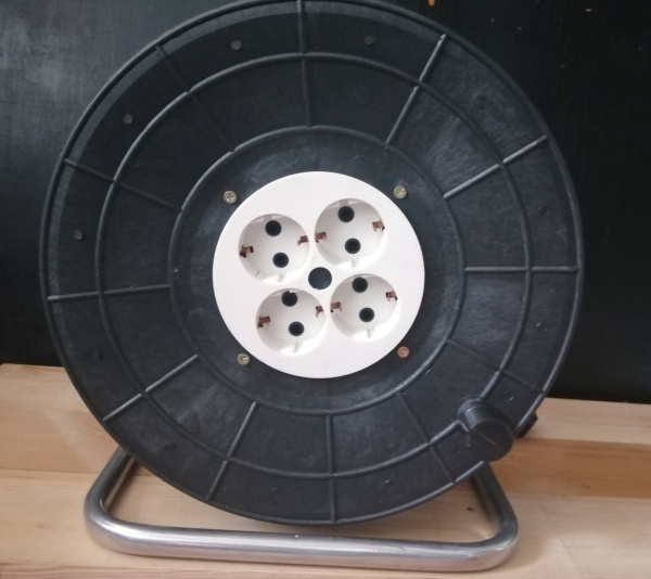 Удлинитель на катушке У10-055 с/з (4 роз. ПВС 3х1.0) дл 30 м. (Беларусь)