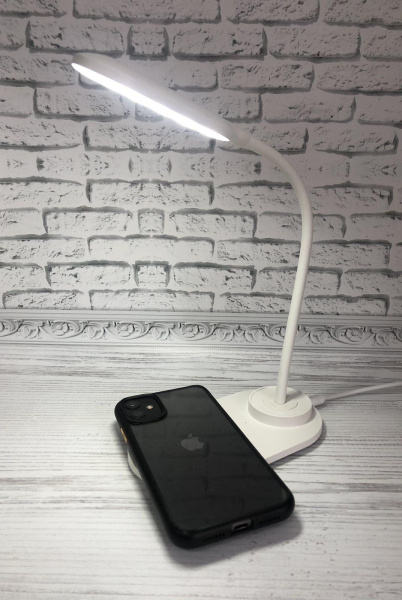 Настольная лампа с беспроводной зарядкой Duos