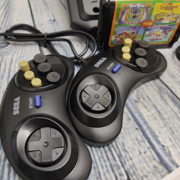 Игровая приставка 16 bit Sega Mega Drive 2 (Сега Мегадрайв) 5 встроенных игр, 2 джойстика. Оригинал