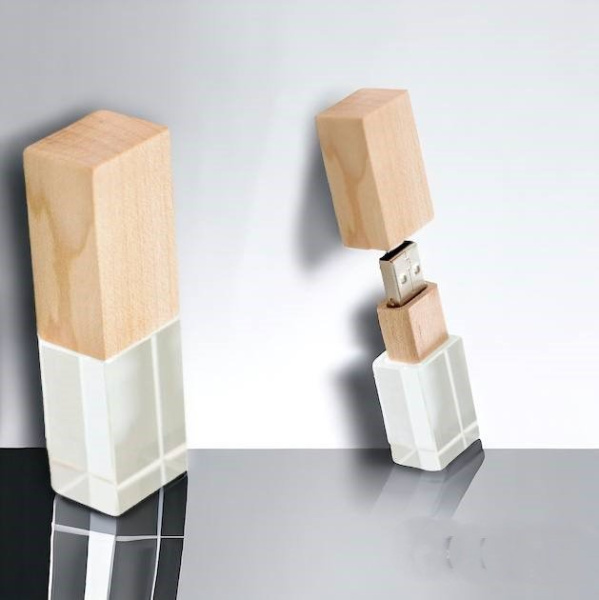 Флешка "Кристал Bamboo" объем памяти 16 Гб с белой подсветкой, корпус в светло-коричневом цвете