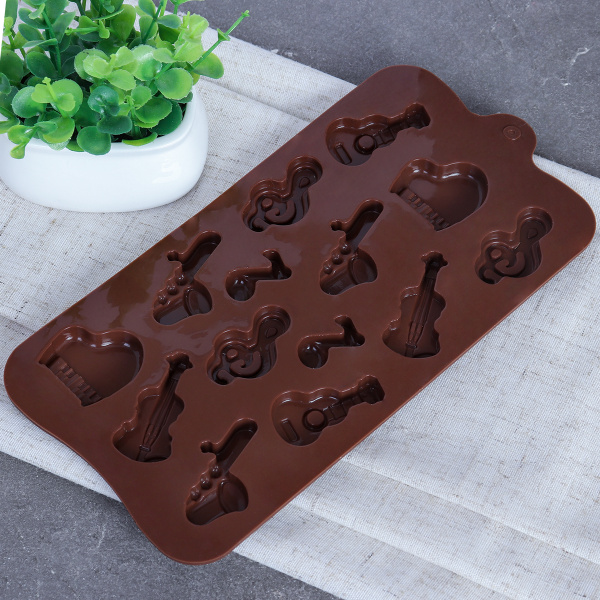 Форма для конфет мармелада и льда 14 ячеек силиконовая Муз инструменты / HL-205 /уп 300/ 21*10,3*1,7 см/ *